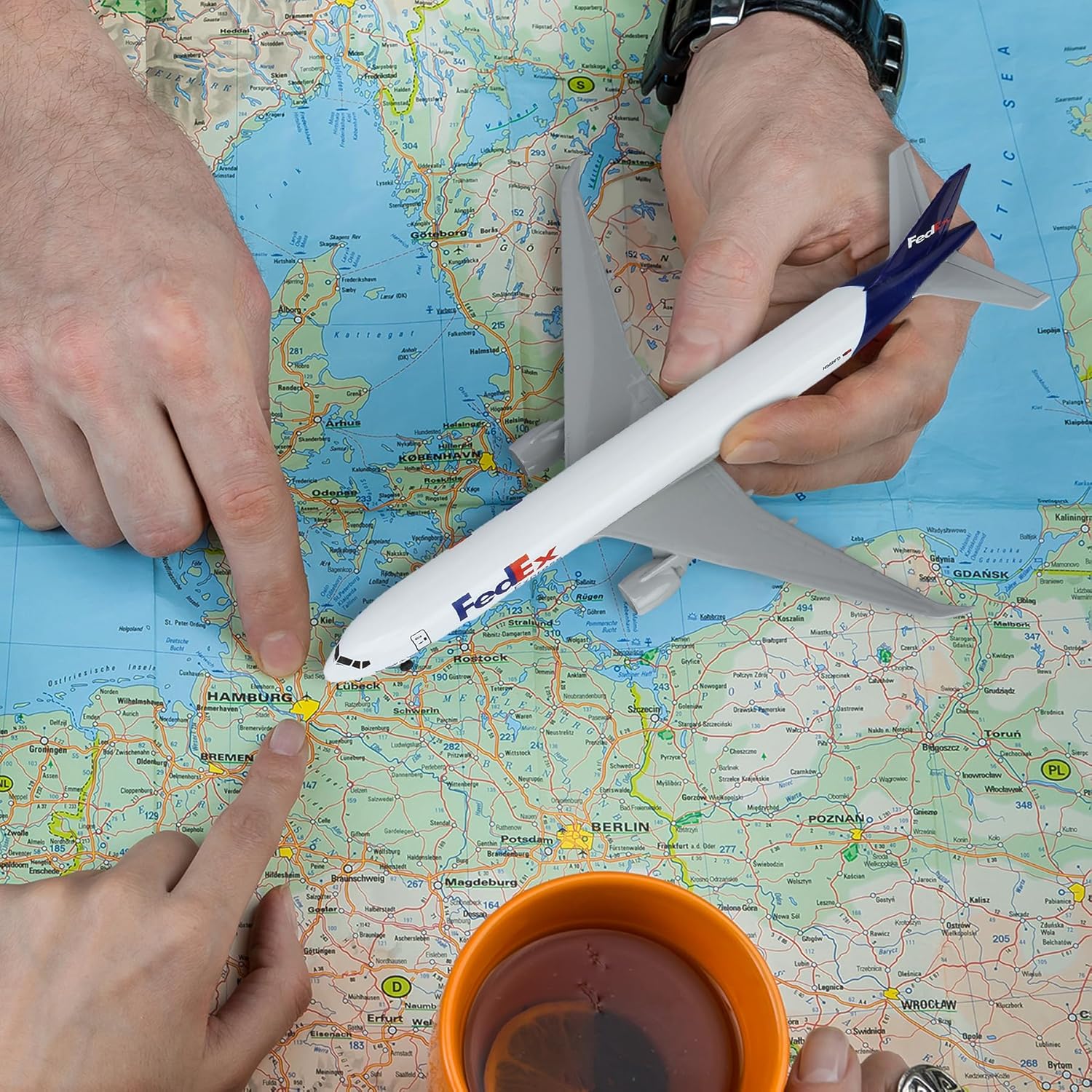 Modellino di aereo Fedex B777  - Model Kit Store recensione e prezzo